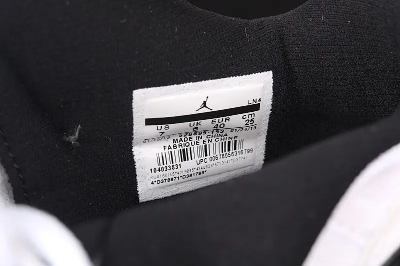 All categories Air Jordan Jordan series basketball shoes Air Jordan 11 X version Air Jordan 11 Low "Concord" AJ11 Joe 11 white and black genuine carbon 528895-153